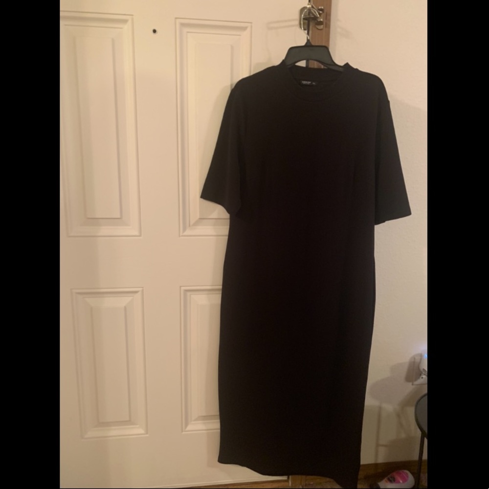 Chic black midi dress